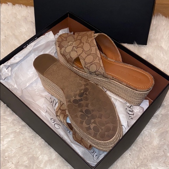 Authentic coach wedges size 10 - Picture 4 of 5